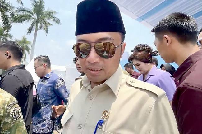Menteri Sekretaris Negara Prasetyo Hadi, yang juga Juru Bicara Presiden RI, menjawab pertanyaan wartawan saat dia ditemui selepas acara peringatan HUT Ke-80 TNI di Lapangan Silang Monas, Jakarta, Minggu (5/10/2025). (SI/ANTARA/Dokumentasi Pribadi)