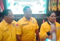 Ketua DPD Golkar Klasel Hasnuryadi Sulaiman (kanan), Sekretaris Bambang Heri Purnama (tengah) dan Ketua Harian Supian HK (kiri) (SuarIndonesia/ HM)
