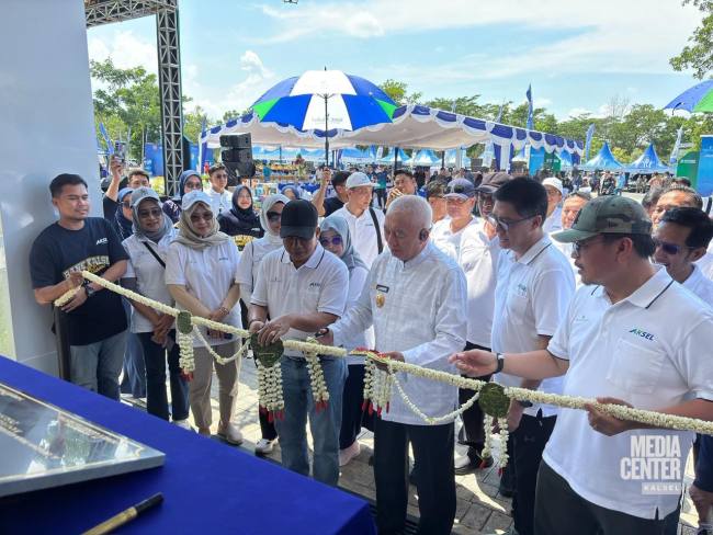 Gubernur Kalimantan Selatan, H. Muhidin, meresmikan Gedung Baru Bank Kalsel di kawasan Perkantoran Pemerintah Provinsi Kalimantan Selatan, Banjarbaru, Jumat (10/10/2025). (SuarIndonesia/Adv)