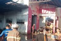 Gudang Bright Gas milik PT Goautama Sinarbatuah Agen LPG Non Subsidi  berada di Jalan RK Ilir Banjarmasin Selatan, yang terbakar, Rabu (15/10/2025)  (SuarIndonesia/DO)dinihari, sekitar pukul 03.20 WITA.