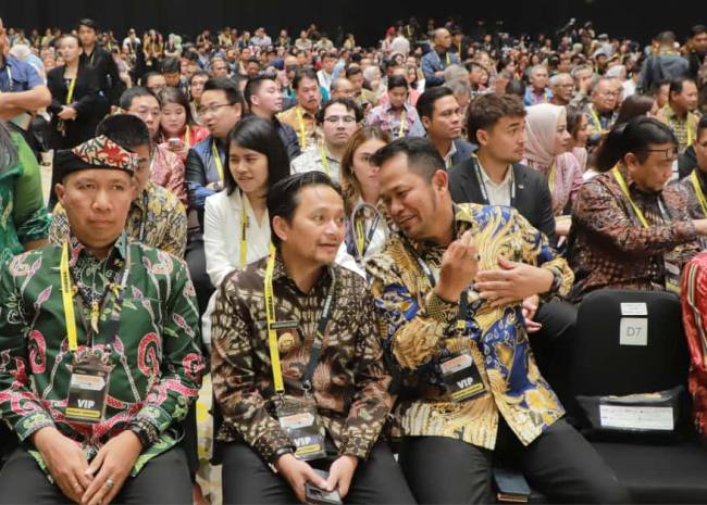 Minerba Convex 2025', yang digelar oleh Kementerian Energi dan Sumber Daya Mineral (ESDM) di Jakarta Rabu (15/10/2025), tanpak Wagub Kalsel, Hasnuryadi Sulaiman berbicang (tengah) berbicang .(SuarIndonesia/Adv)