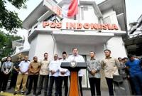 Menteri Koordinator Bidang Perekonomian Airlangga Hartarto mengumumkan stimulus ekonomi di Kantor Pos Indonesia, Menteng, Jakarta, Jumat (17/10/2025). (ANTARA/HO-Biro Pers Sekretariat Presiden)