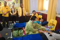 Aksi donor darah yang dipusatkan di Kantor DPD Golkar di Banjarmasin, Minggu (19/10/2025). (SuarIndonesia/HM)