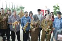 Penerbangan perdana dari Bandara Syamsuddin Noor menuju Kuala Lumpur, Malaysia, Senin (20/10/2025), disambut antusias sebagai titik balik konektivitas global Kalsel. (SuarIndonesia/Ist