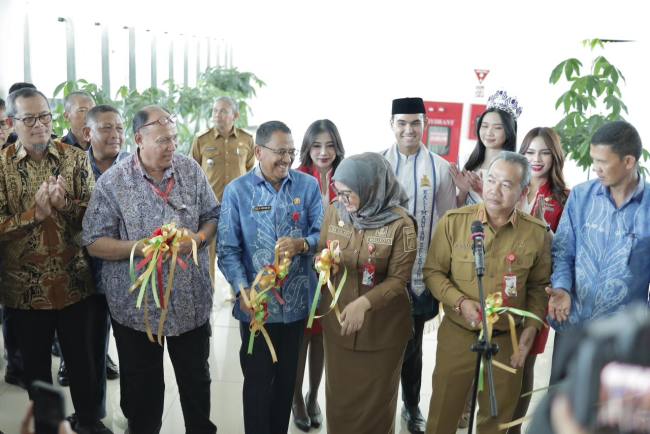 Penerbangan perdana dari Bandara Syamsuddin Noor menuju Kuala Lumpur, Malaysia, Senin (20/10/2025), disambut antusias sebagai titik balik konektivitas global Kalsel. (SuarIndonesia/Ist