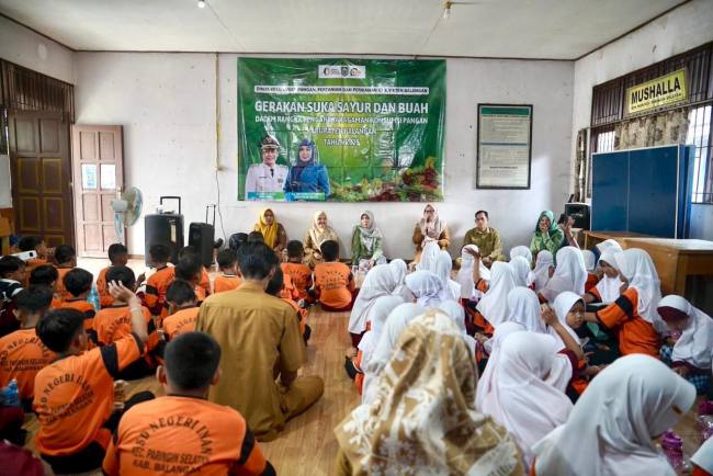 Gerakan Suka Sayur dan Buah di SD Negeri Inan, Kecamatan Paringin Selatan, Senin (20/10/2025 (SuarIndonesia/adv)