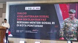 Menteri Sosial, Saifullah Yusuf atau Gus Ipul memberikan pengarahan kepada Pemda dan penerima manfaat di Kalbar, Rabu (22/10/2025). (ANTARA/Rendra Oxtora)

