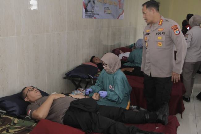 Kegiatan bakti sosial donor darah diselenggarakan di Mapolda Kalsel, Banjarbaru, Rabu (22/10/2025). (SuarIndonesia/Ist)