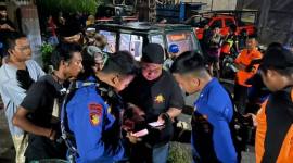 Korban Mahjuri alias Juri (41), yang dilaporkan tenggelam ditemukan tak bernyawa di Sungai Martapura Jalan RK Ilir Banjarmasin Selatan, Kamis (22/10/2025) dinihari, sekitar pukul 01.40 WITA. (SuarIndonesia/DO)