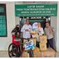 Penyerahan bantuan  langsung kepada pihak Pondok Pesantren RAKHA Amuntai. (SuarIndonesia/Ist)