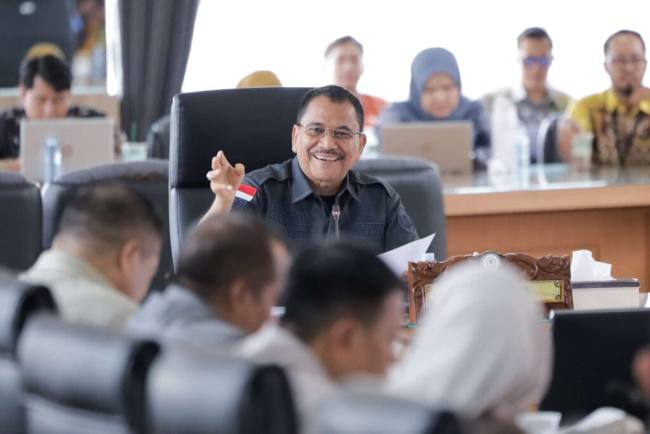 Ketua DPRD Kalsel Supian HK memimpin rapat menegaskan bahwa kebijakan anggaran harus berpihak kepada kepentingan publik dan berorientasi pada hasil nyata. (SuarIndonesia/Ist)