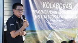 Direktur Utama Bank Kalsel, H Fachrudin saat memberikan kelarifikasi