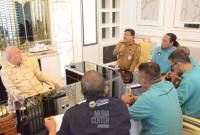 Driver Online Kalsel Bersatu (DOKB) di Kantor Gubernur, Banjarbaru, Selasa (28/10/2025). (SuarIndonesia/Adv)