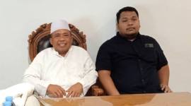 Ajie Nugraha Saputra Halim SH MH (kanan( bersama sang ayah Dr. H. Abdul Halim Shahab, SH, MH.