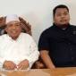 Ajie Nugraha Saputra Halim SH MH (kanan( bersama sang ayah Dr. H. Abdul Halim Shahab, SH, MH.