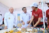 Menteri Ekonomi Kreatif Teuku Riefky Harsya mewakili Presiden RI Prabowo Subianto melakukan peninjauan sekaligus meresmikan Sekolah Garuda Transformasi di SMAN Banua, Banjarmasin, Kalimantan Selatan pada Rabu (8/10/2025). (SI/ANTARA/Dok KemenEkraf/Bekraf)