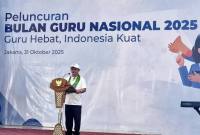 Menteri Pendidikan Dasar dan Menengah (Mendikdasmen) Abdul Mu'ti membuka kegiatan Peluncuran Bulan Guru Nasional 2025 di SLB-A Pembina Tingkat Nasional Jakarta, Jakarta Selatan pada Jumat (31/10/2025). (ANTARA/Hana Kinarina)