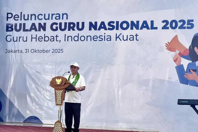 Menteri Pendidikan Dasar dan Menengah (Mendikdasmen) Abdul Mu'ti membuka kegiatan Peluncuran Bulan Guru Nasional 2025 di SLB-A Pembina Tingkat Nasional Jakarta, Jakarta Selatan pada Jumat (31/10/2025). (ANTARA/Hana Kinarina)