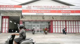 Ilustrasi-Pengendara sepeda motor melintas di depan Koperasi Desa (Kopdes) Merah Putih Metuk, Mojosongo, Boyolali, Jawa Tengah, Selasa (28/10/2025) . (ANTARA FOTO/MOHAMMAD AYUDHA)


