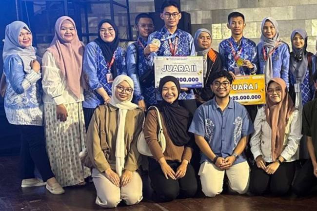 Dua orang pelajar tingkat sekolah lanjutan atas (SLTA) di Provinsi Kalimantan Selatan berhasil meraih prestasi gemilang tingkat nasional, dalam ajang Olimpiade Sains Nasional (OSN) 2025 oleh Kementerian Pendidikan, Kebudayaan, Riset, dan Teknologi melalui Balai Pengembangan Talenta Indonesia (BPTI). Senin (13/10/2025). (SI/ANTARA/DOK Pemprov Kalsel)