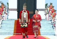 Mantan Presiden ke-7 RI Joko Widodo saat mengenakan pakaian adat Banjar, Baamar Galung Pancar Matahari. (Foto: Screenshot @YouTube Sekretariat Presiden)