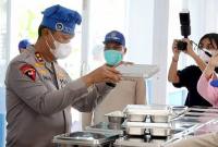 SPPG Kemala 1 Presisi Polda Kalteng mendistribusikan Makan Bergizi Gratis (MBG). (Foto: dok Polda Kalteng)