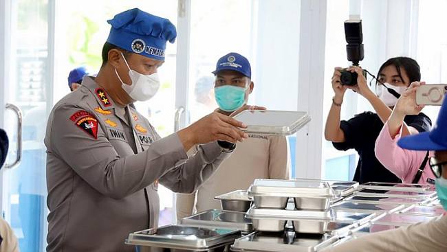 SPPG Kemala 1 Presisi Polda Kalteng mendistribusikan Makan Bergizi Gratis (MBG). (Foto: dok Polda Kalteng)