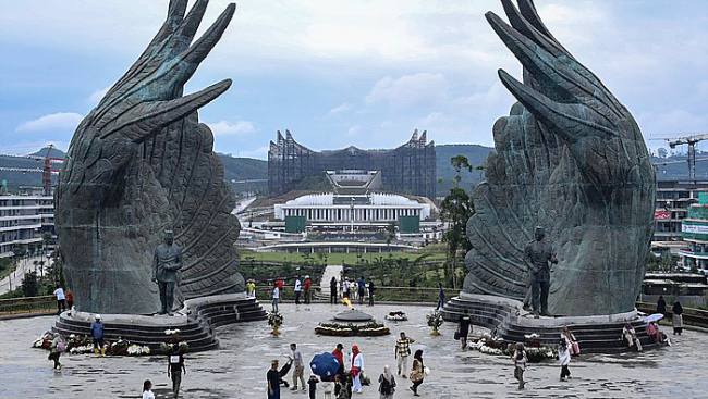 Taman Kusuma Bangsa IKN ramai wisatawan. (Foto: Antara Foto/M Adimaja)