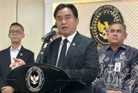 Menko Kumham Imipas Yusril Ihza Mahendra saat memberikan keterangan kepada media, di Jakarta, Kamis (13/11/2025). (Foto: ANTARA/Agatha Olivia V)