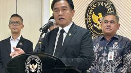 Menko Kumham Imipas Yusril Ihza Mahendra saat memberikan keterangan kepada media, di Jakarta, Kamis (13/11/2025). (Foto: ANTARA/Agatha Olivia V)