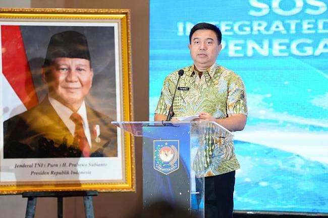 Sekretaris Jenderal (Sekjen) Kementerian Dalam Negeri (Kemendagri) Tomsi Tohir saat membuka Sosialisasi dan Rapat Koordinasi Teknis Integratted Land Administration and Spatial Planning Project (ILASPP) Penegasan Batas Desa dengan Pemerintah Daerah Tahun 2025 di Jakarta, Jumat (21/11/2025). (Foto: Dok Kemendagri RI)