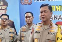 Kapolda Kalteng Irjen Pol, Iwan Kurniawan (kanan) dan jajaran. (Foto: Antara/Rajib Rizali)