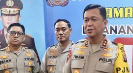 Kapolda Kalteng Irjen Pol, Iwan Kurniawan (kanan) dan jajaran. (Foto: Antara/Rajib Rizali)