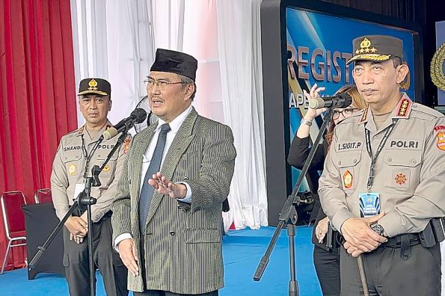 Ketua Komisi Percepatan Reformasi Polri, Prof Jimly Asshiddiqie dalam Apel Kasatwil 2025 di Satlat Brimob Cikeas, Kabupaten Bogor, Jawa Barat, Senin (24/11/2025). (Foto: Antara/M Fikri Setiawan)