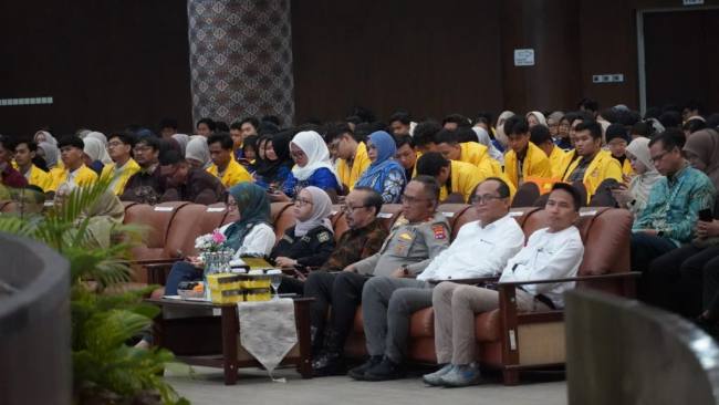 Kunjungan kerja KLH ke Provinsi Kalimantan Selatan (Kalsel) dalam rangka memperkuat komitmen bersama untuk penanggulangan polusi plastik dan pelestarian ekosistem mangrove berlangsung di Auditorium ULM Banjarbaru. Foto : MC Kalsel