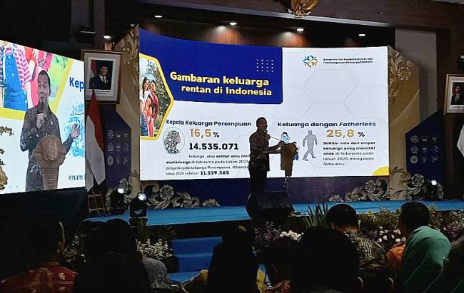 Mendukbangga/Kepala BKKBN Wihaji menyampaikan hasil pendataan keluarga 2025 yang memotret angka fatherless di Indonesia yang masih cukup tinggi di Jakarta pada Rabu (26/11/2025). (Foto: Antara/Lintang Budiyanti P)