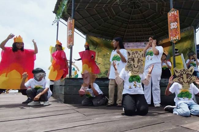 Festival Anak Sebangau (FAS) 2025 yang dipusatkan di Objek Wisata Air Hitam, Kereng Bangkirai, kawasan Sungai Sabangau, Kota Palangka Raya, Minggu (16/11/2026). (Foto: ANTARA/Rendhik Andika)