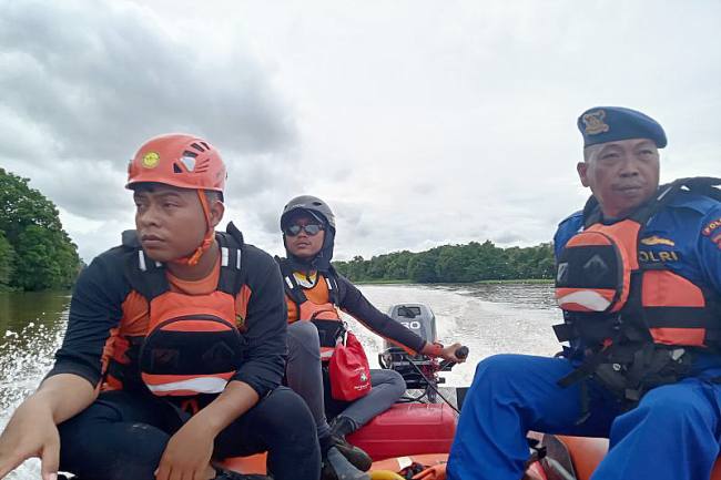 Tim SAR gabungan temukan warga hilang di sungai Kotawaringin Barat. (SI/ANTARA/Dok Basarnas Palangkaraya)