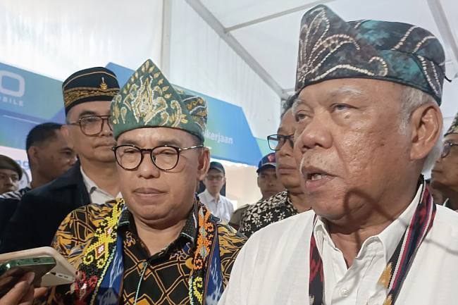 
Kepala Otorita IKN (OIKN), Basuki Hadimuljono (kanan). (ANTARA/Nyaman Bagus P)