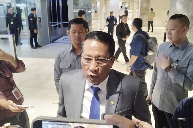 Menkum Supratman Andi Agtas di kompleks parlemen, Jakarta, Selasa (18/11/2025). (Foto: Antara/Bagus A Rizaldi)