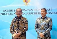 Anggota Komisi Percepatan Reformasi Polri Badrodin Haiti memberikan keterangan pers usai melakukan audiensi dengan perwakilan pegiat lingkungan di Kementerian Sekretariat Negara, Jakarta, Rabu (26/11/2025). (Foto: Antara/Mentari Dwi G)