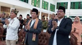 Menteri Agama (Menag) Nasaruddin Umar meresmikan alih status Institut Agama Islam Negeri (UIN) Palangka Raya menjadi Universitas Islam Negeri (UIN) di Palangka Raya, Jumat (7/11/2025). (ANTARA/Rendhik Andika)