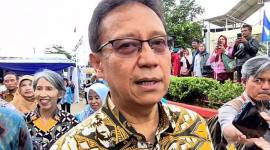 Menteri Kesehatan Budi Gunadi Sadikin memberi keterangan pers usai acara Groundbreaking Gedung Pelayanan VIP RSUD Prof Dr Margono Soekarjo, Purwokerto, Kabupaten Banyumas, Jawa Tengah, Selasa (18/11/2025) siang. (Foto: Antara/Sumarwoto)
