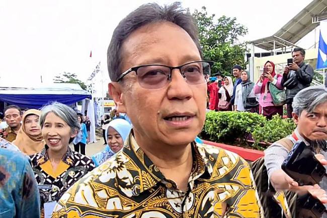Menteri Kesehatan Budi Gunadi Sadikin memberi keterangan pers usai acara Groundbreaking Gedung Pelayanan VIP RSUD Prof Dr Margono Soekarjo, Purwokerto, Kabupaten Banyumas, Jawa Tengah, Selasa (18/11/2025) siang. (Foto: Antara/Sumarwoto)
