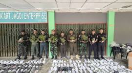 Tim Gabungan patroli perbatasan mengamankan ratusan tanaman tanduk rusa yang akan di selundupkan ke Malaysia. (Foto: SI/ANTARA/Dok Tim Gabungan Patroli Perbatasan)