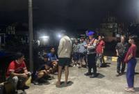 Petugas di kawasan Sungai Barito tepatnya Dermaga pelabuhan Banja raya -Sakakajang Banjarmasin Barat, Senin (3/11/2025) dinihari. (SuarIndonesia/DO)