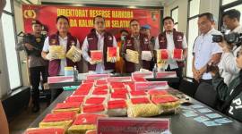 konferensi di markas Direktorat Resnarkoba Polda Kalsel, Banjarmasin, Rabu (5/11/2025) (SuarIndonesia/ZI)