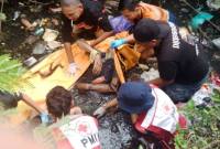 Seorang kakek bernama Syamsudin (80), ditemukan tak bernyawa di sungai kecil berada di Jalan Teluk Dalam depan Sekolahan SMKN 5 Banjarmasin Barat, Kamis (6/11/2025), sekitar pukul 14.00 WITA. (SuarIndonesia/DO)