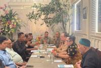 Pertemuan dengan pihak Bank Kalsel di sela kunjungan kerja ke Badan Pendapatan Daerah (Bapenda) Provinsi Jawa Timur di Surabaya, Rabu (5/11/2025). (SuarIndonesia/Ist)