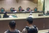 Korupsi sebesar Rp 2,5 miliar, Faisal Mukti dan Ahmad Maulana, dua karyawan Bank Cabang Kotabaru Unit Senakin, divonis bersalah oleh Majelis Hakim Pengadilan Tindak Pidana Koupsi (Tipikor) Banjarmasin, Kamis (6/11/2025). )SuarIndonesia/ZI)